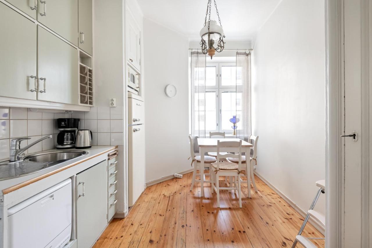 Wehost Spacious Studio For 5 With A Kitchen Helsinki Esterno foto